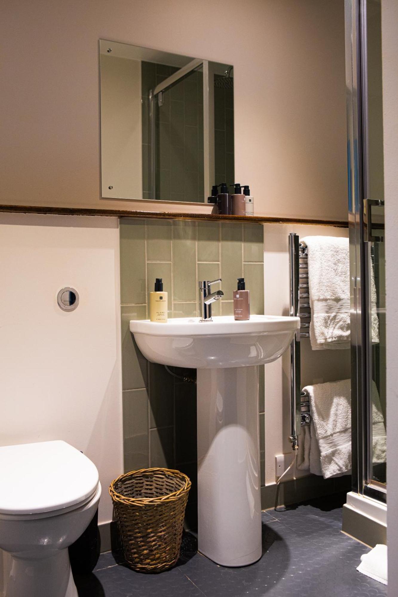 The Crown Rooms London Exterior photo